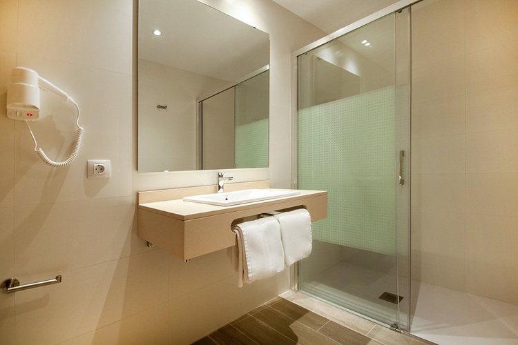 Bathroom Sol y Vera Magaluf Apartments Majorca
