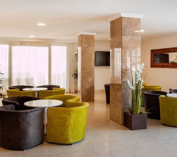 Tv room Sol y Vera Magaluf Apartments Majorca